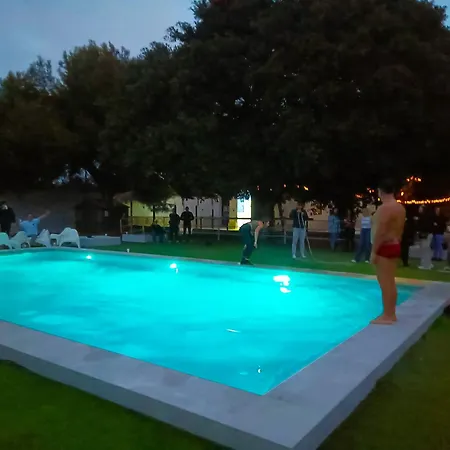 30 People, Pool, Disco,10 Min