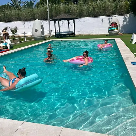 30 People, Pool, Disco,10 Min Villa *