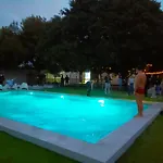 30 People, Pool, Disco,10 Min