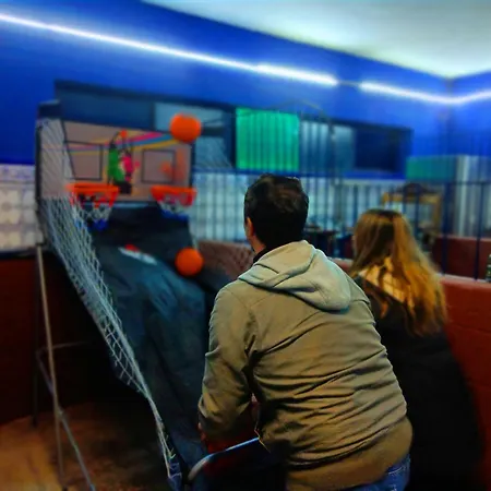 30 People, Pool, Disco,10 Min